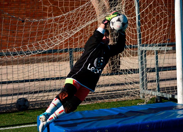 alumno_campus_futbol_zaragoza_portero_zaragoza_colchoneta