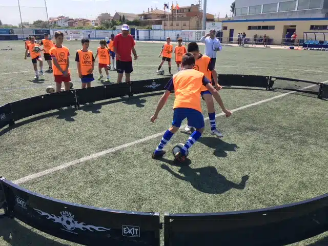 alumnos_lecop_alagon_trabajando_uno_contra_uno