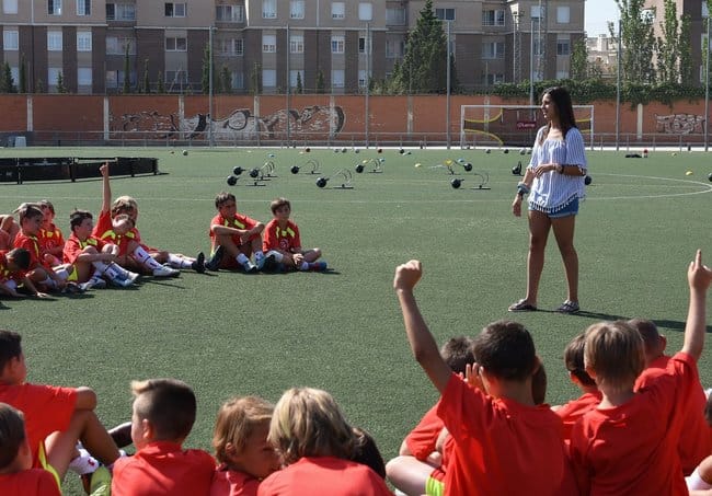 marta_marta_cardona_visita_nuestro_campus_de_verano__contestando_preguntas_de_nuestros_alumnos_lecop