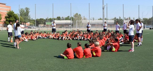 marta_marta_cardona_visita_nuestro_campus_de_verano__hablando_a_nuestros_alumnos_lecop