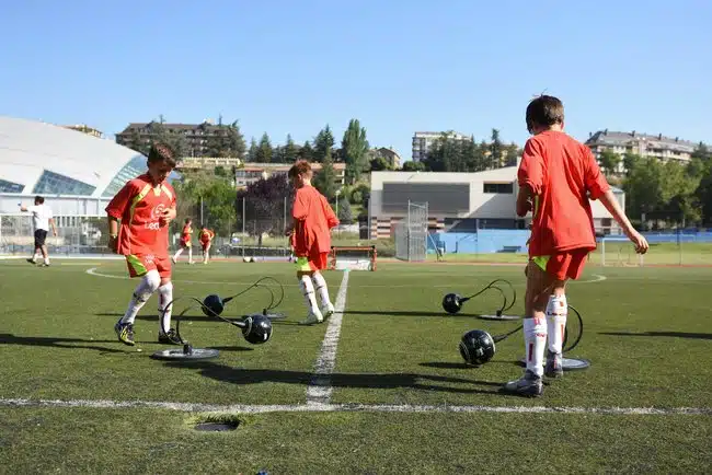 alumnos_campus_futbol_en_jaca_trabajando