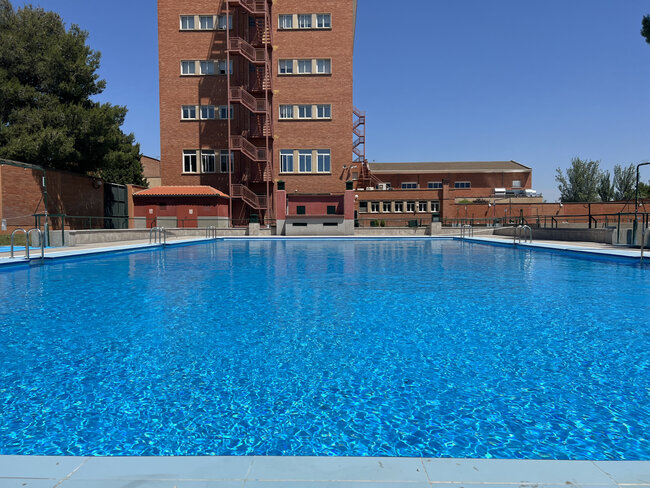 piscina_mediana_residencia_pignatelli