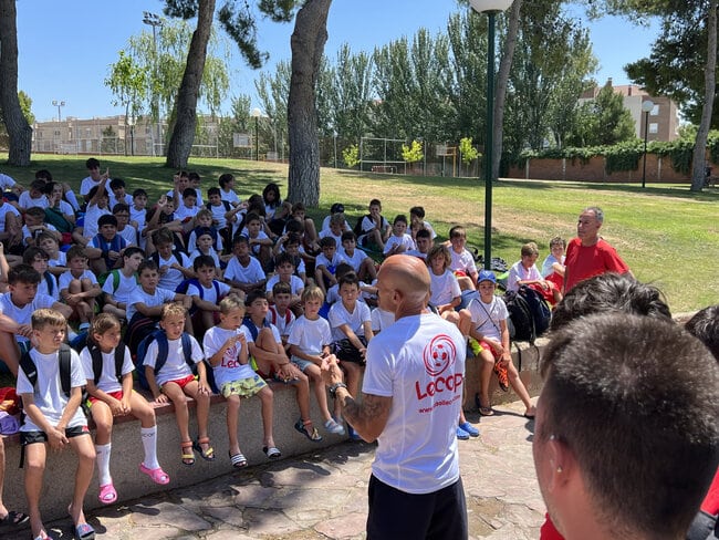 cesar_lainez_visita_alumnos_campus_lecop