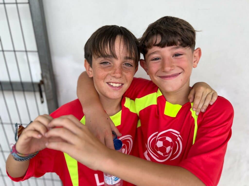 Es muy importante que aprendan pero también que se diviertan en nuestras actividades de fútbol para niños que organizamos