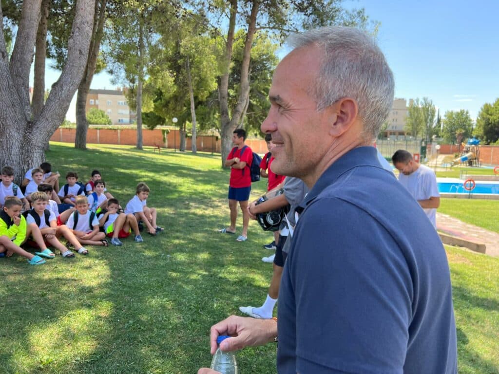 Javi Suarez resolviendo dudas en su charla a nuestros alumnos
