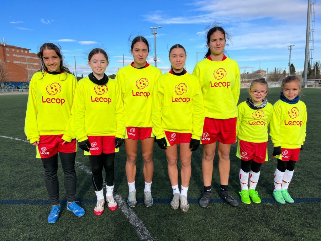 Foto de nuestras chicas de nuestro Campus Lecop Navidad 2025
