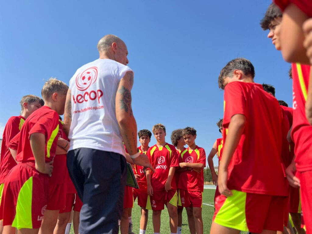 Cesar Lainez impartiendo Alto Rendimiento en nuestro Campus de Fútbol en Zaragoza , nuestro máximo nivel