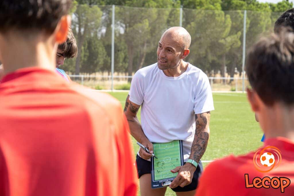 Cesar Lainez impartiendo una clase en nuestro Campus de Alto Rendimiento